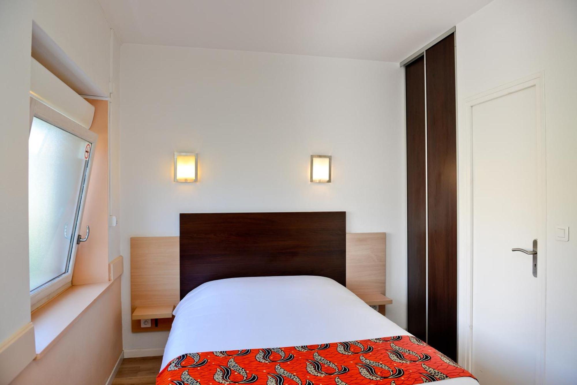 Logis Hostellerie Du Neez Gan エクステリア 写真