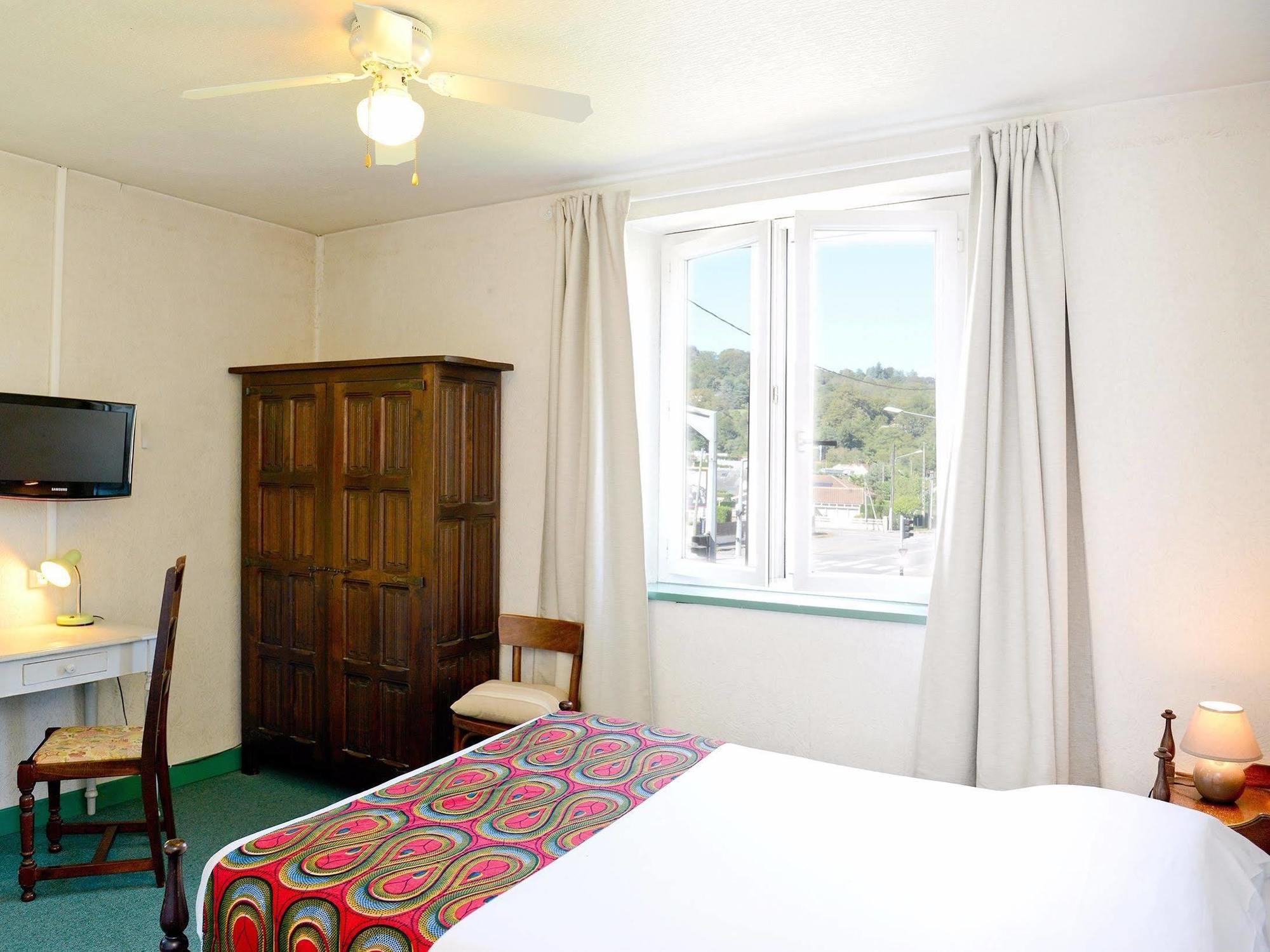 Logis Hostellerie Du Neez Gan エクステリア 写真